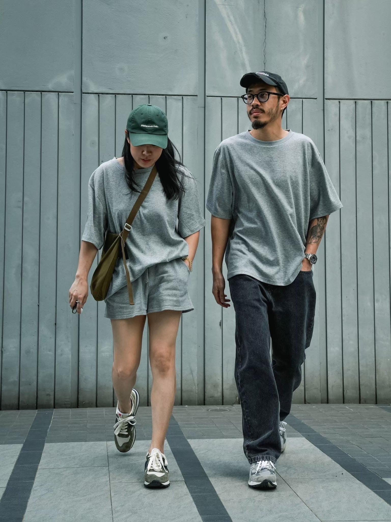 GREY TEE